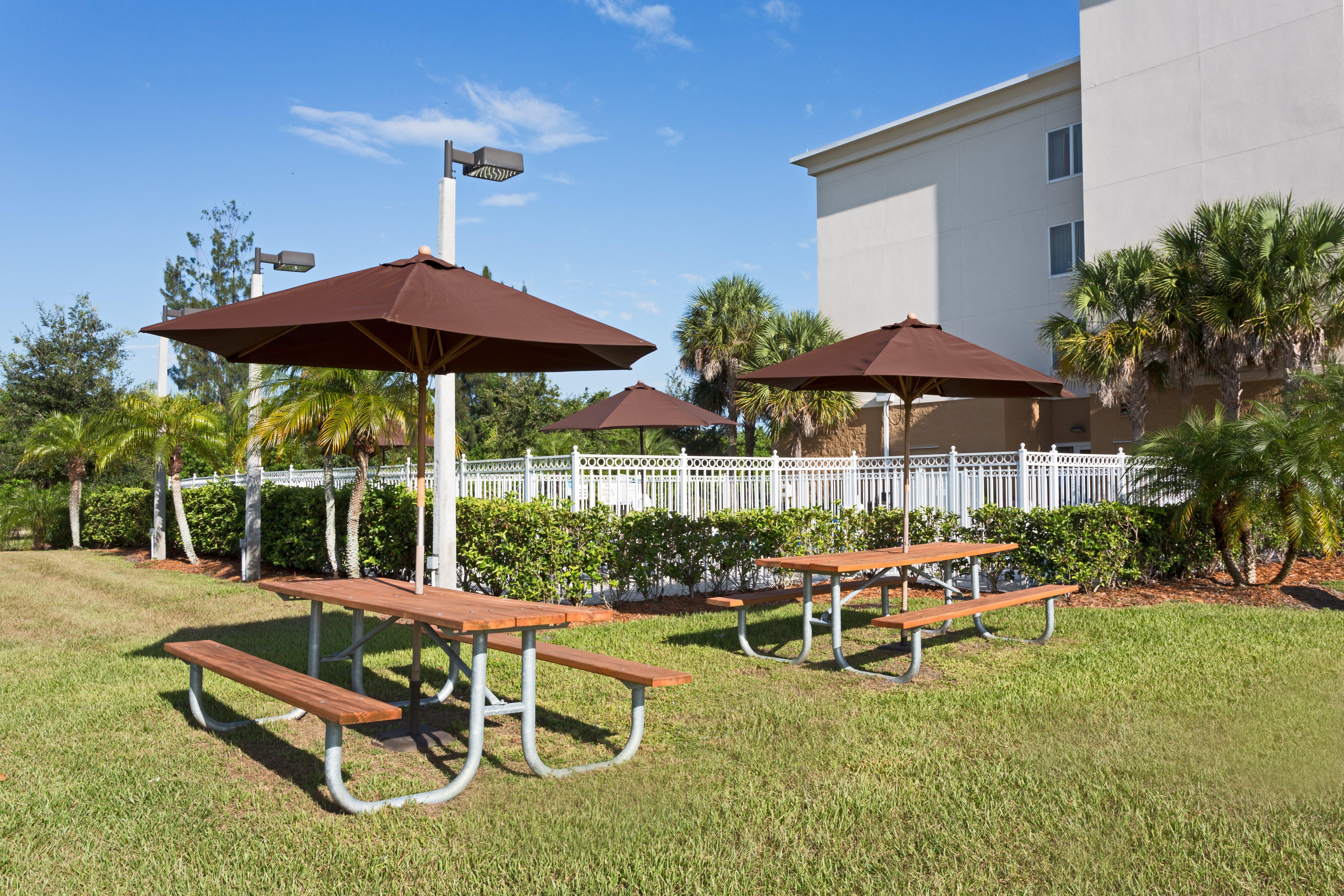 Holiday Inn Express Hotel & Suites Fort Pierce West By Ihg Esterno foto
